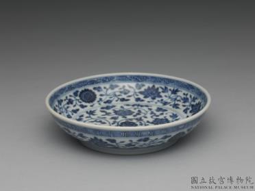 图片[2]-Dish with Indian lotus scrolls in underglaze blue, Qing dynasty, Qianlong reign (1736-1795)-China Archive